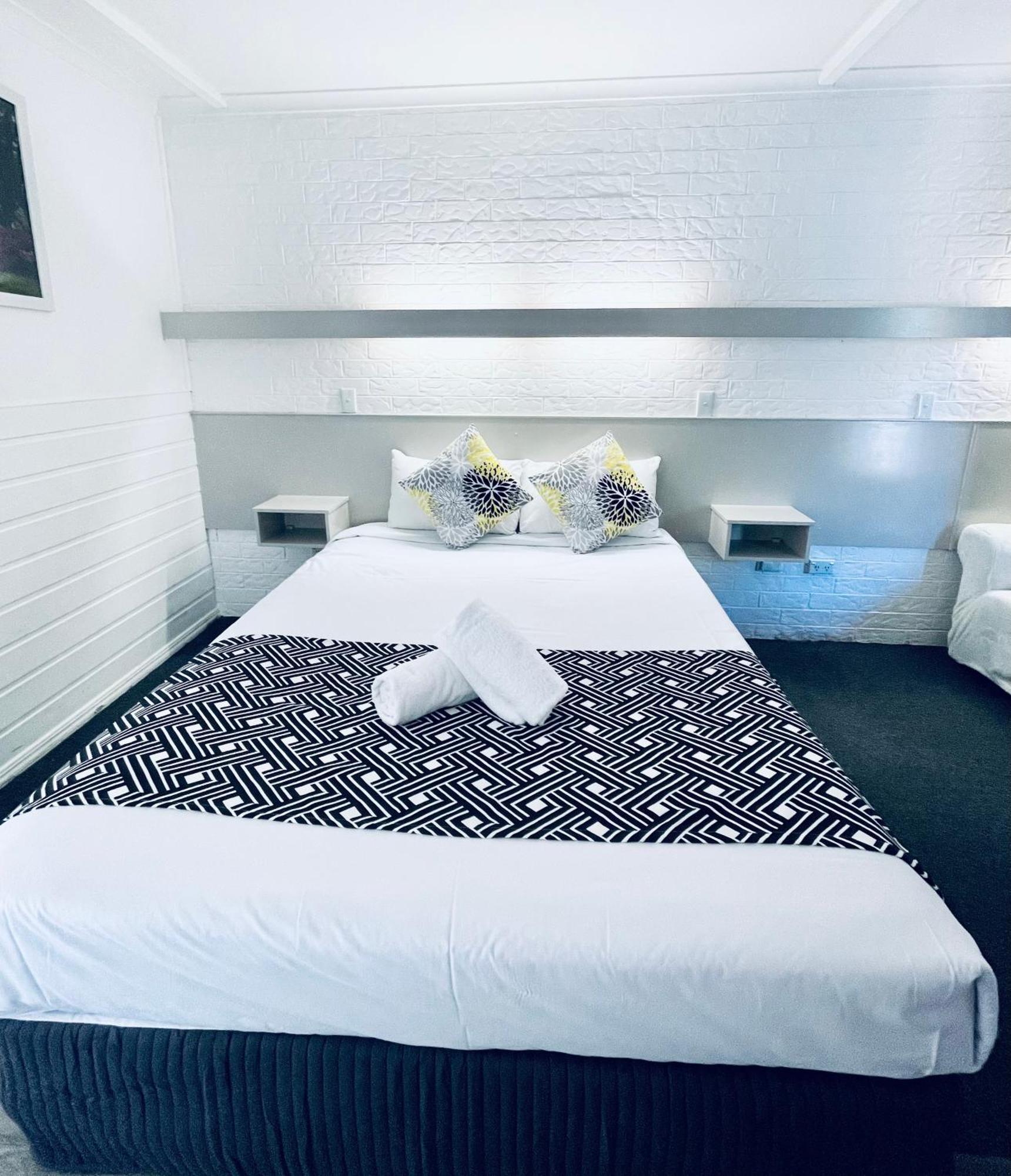 توومبا Jacaranda Place Motor Inn المظهر الخارجي الصورة