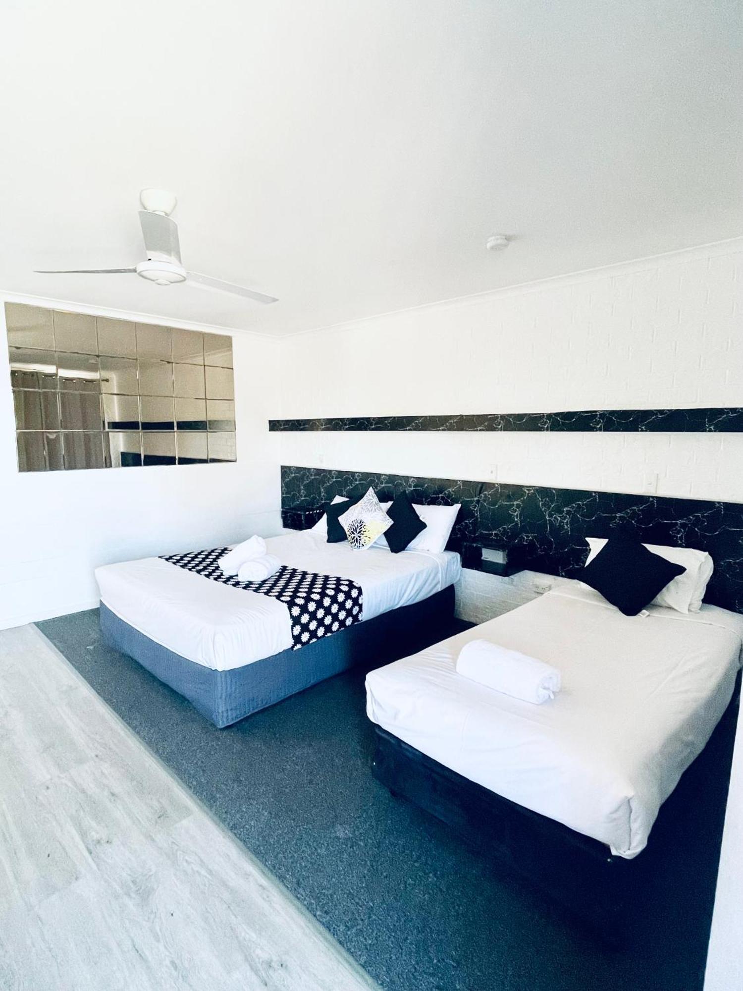 توومبا Jacaranda Place Motor Inn المظهر الخارجي الصورة